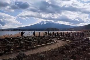 德天空：莱万拒绝了沙特近1亿欧年薪的报价，也拒绝马竞的兴趣